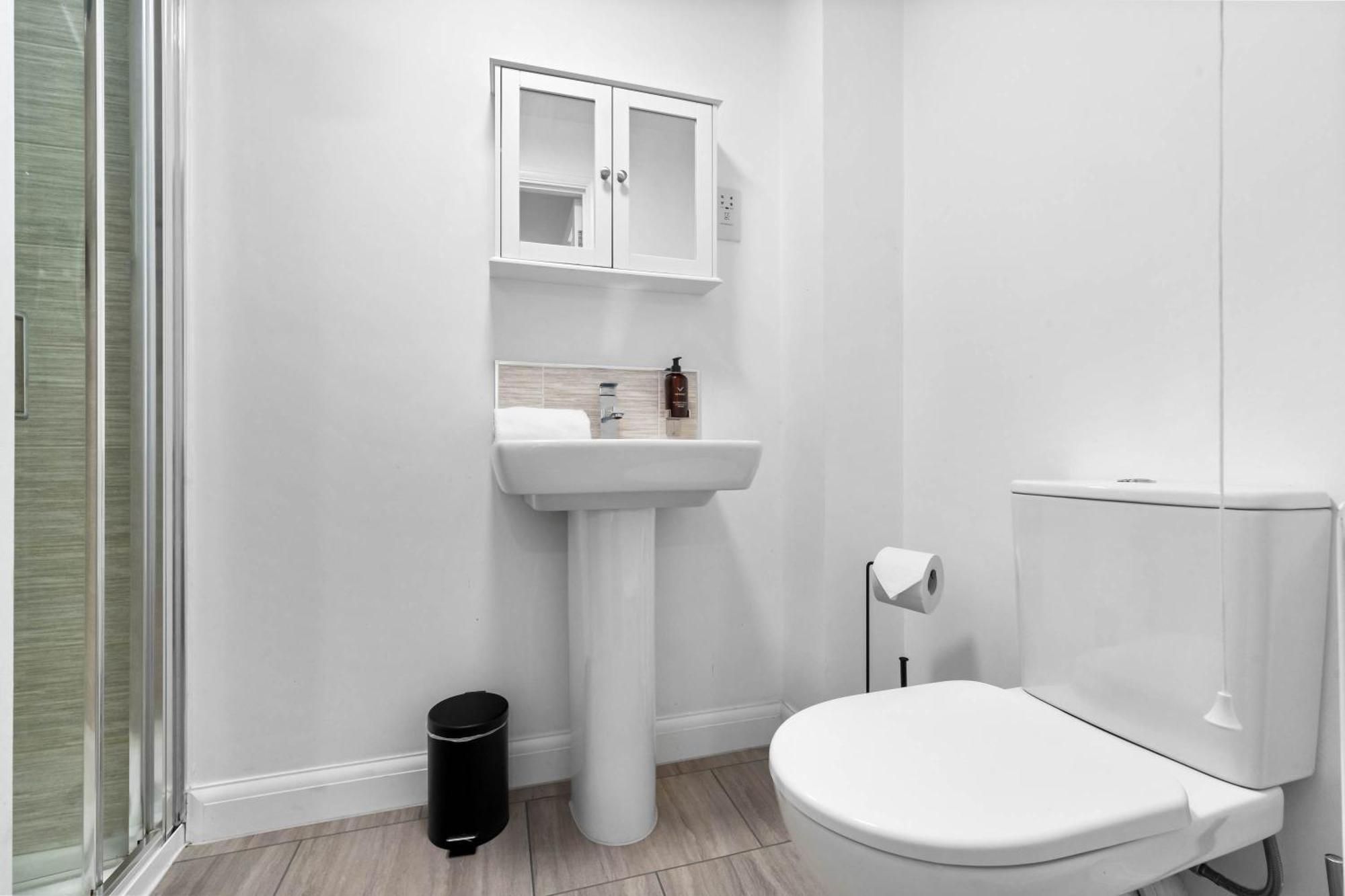 Lavish 3 Bedroom House With Ensuite And Parking By Azura Nights Birmingham Dış mekan fotoğraf